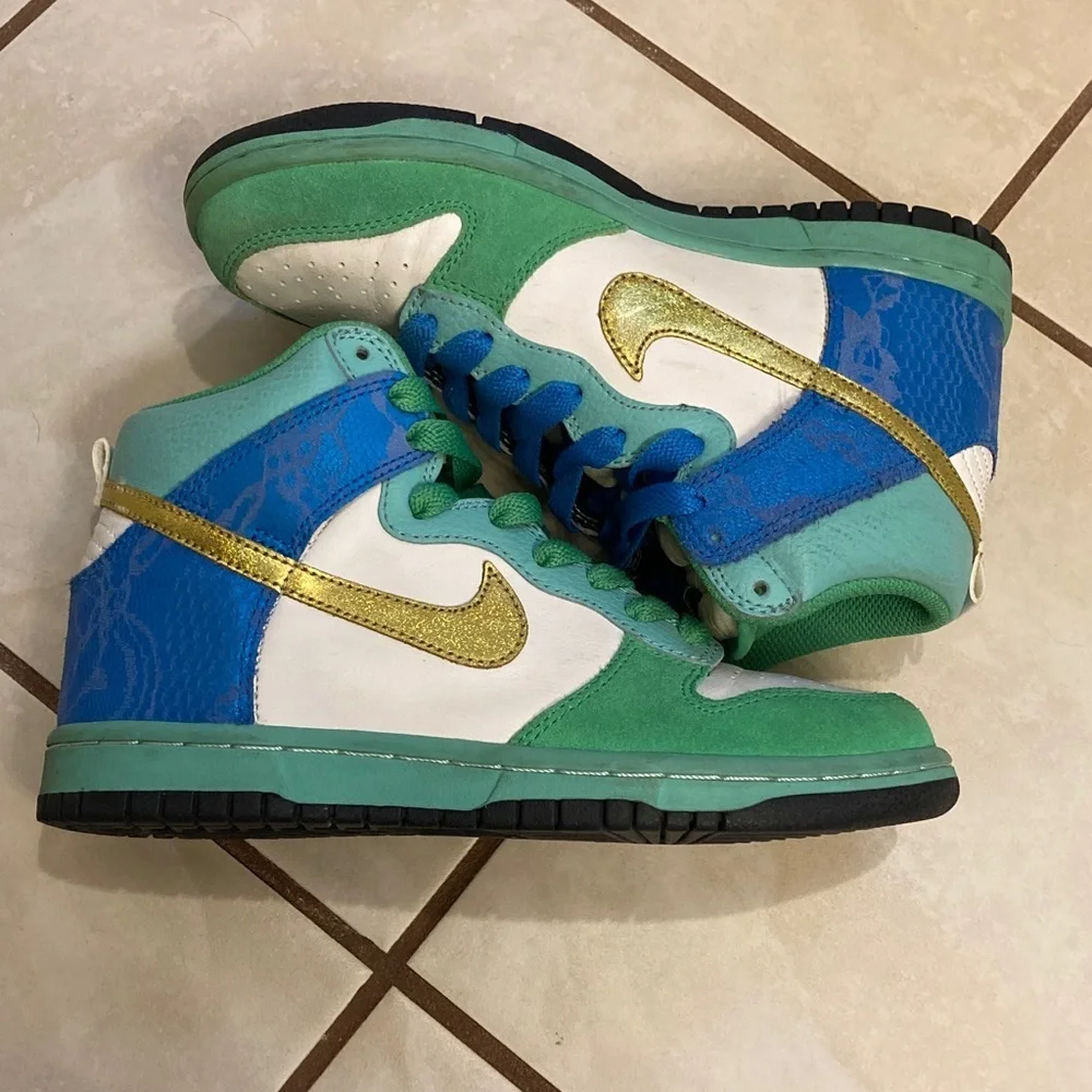 Nike Shoes - Picture 11 of 12